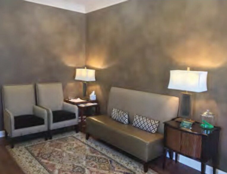 211 W Lexington Ave, High Point, NC à louer - Photo de l’immeuble – Image 2 sur 5