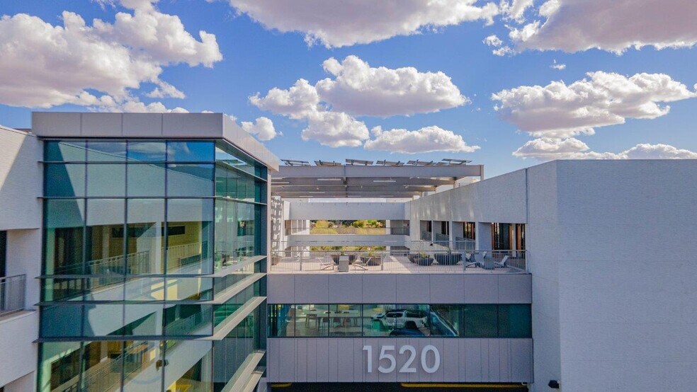 1520 S Dobson Rd, Mesa, AZ à louer - Photo de l’immeuble – Image 2 sur 19