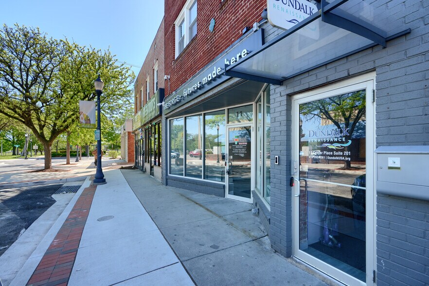 11 Center Pl, Dundalk, MD à vendre - Photo de l’immeuble – Image 2 sur 36