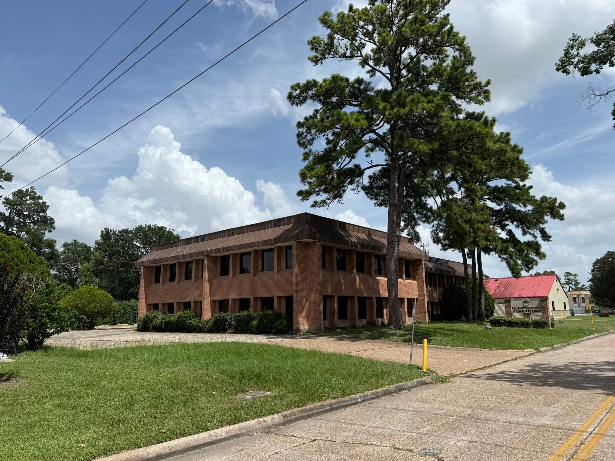 17150 Butte Creek Rd, Houston, TX à vendre Photo de l’immeuble– Image 1 sur 16