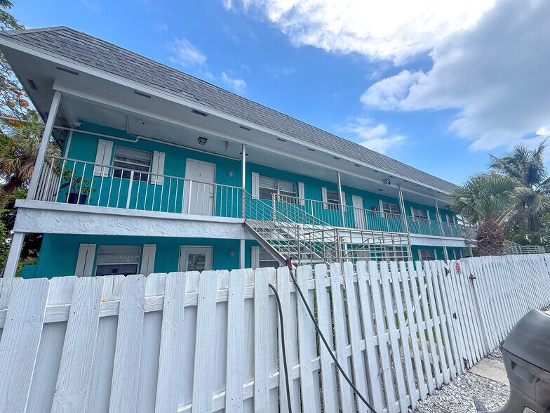 1887 Juno Rd, North Palm Beach, FL à vendre - Photo de l’immeuble – Image 2 sur 12