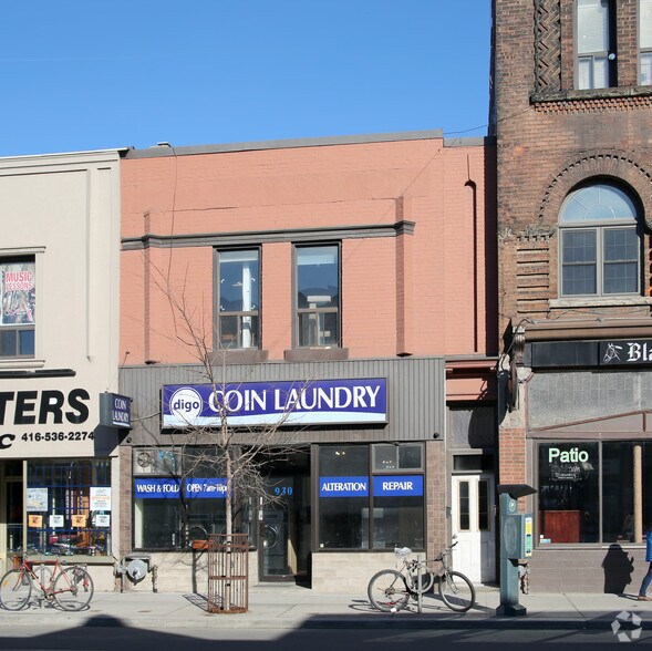 930 Bloor St W, Toronto, ON à louer - Photo de l’immeuble – Image 2 sur 2
