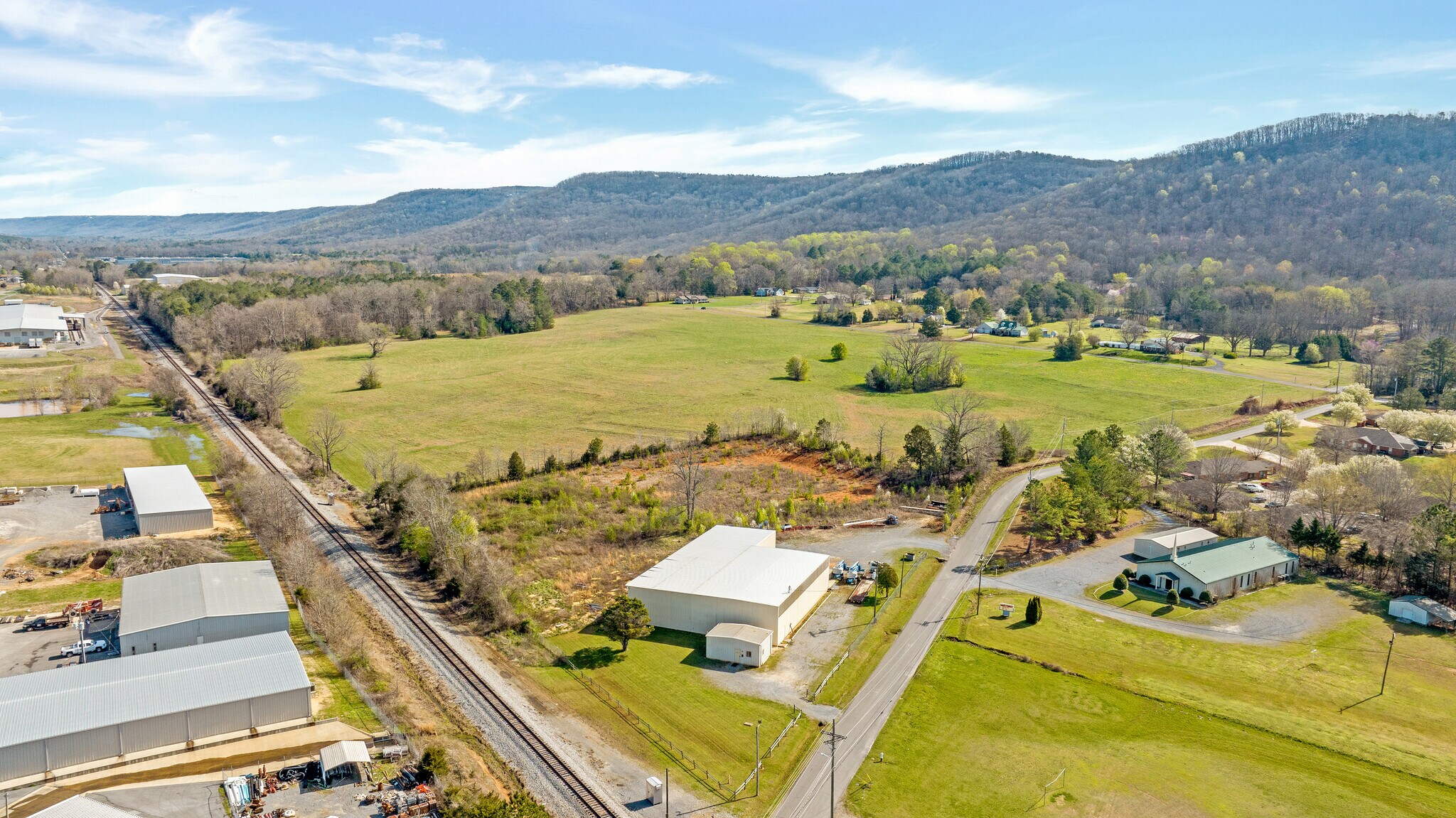 221 55th St NE, Fort Payne, AL à vendre Photo principale– Image 1 sur 34