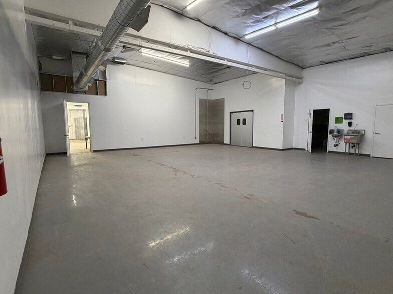 14837 Oxnard St, Van Nuys, CA à louer - Photo de l’immeuble – Image 3 sur 14