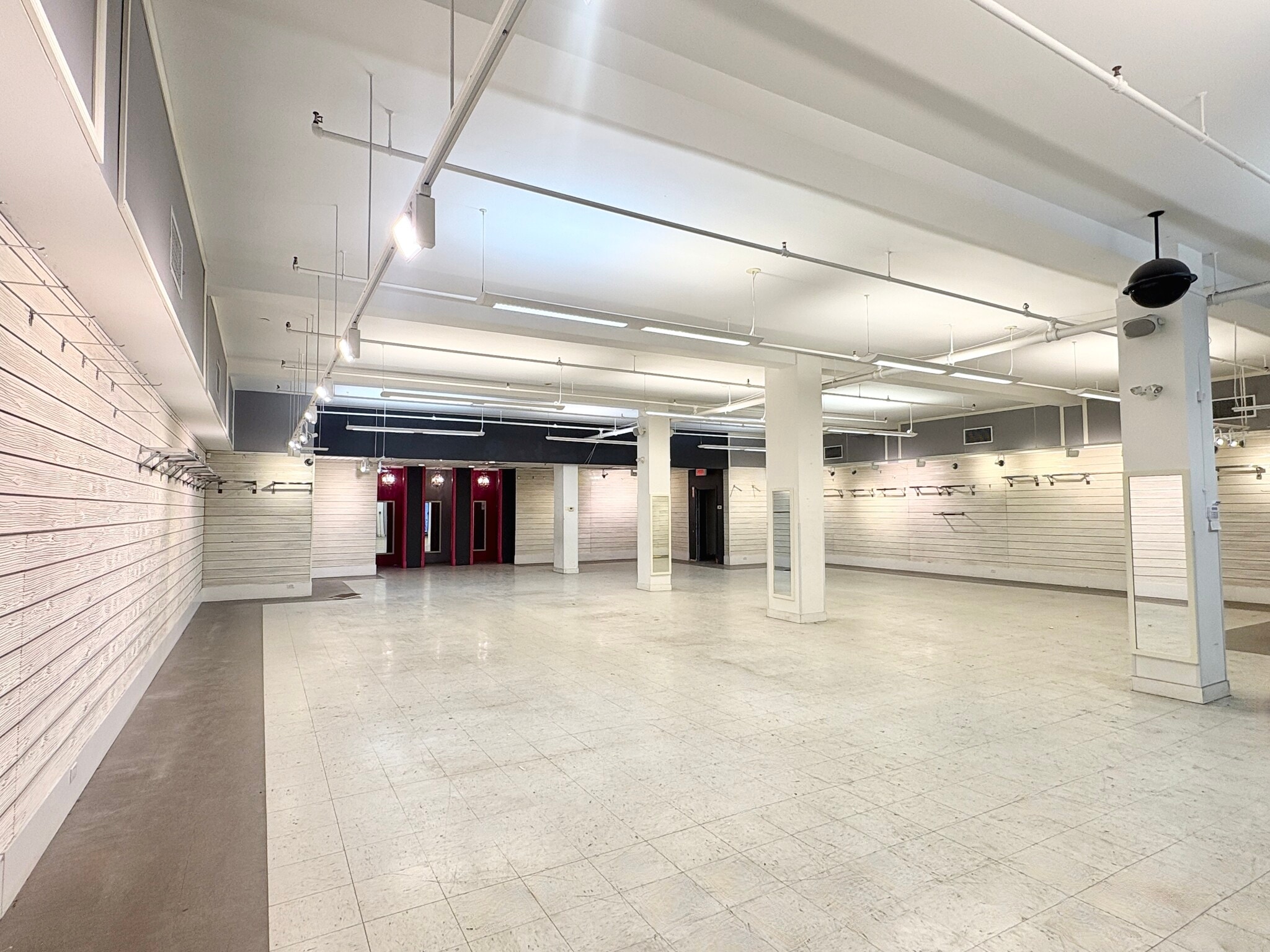 1563 Av Du Mont-Royal E, Montréal, QC à louer Photo intérieure– Image 1 sur 7