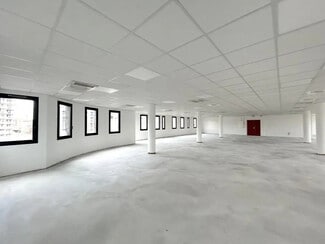 Plus de détails pour 63 Rue André Bollier, Lyon - Bureau à vendre
