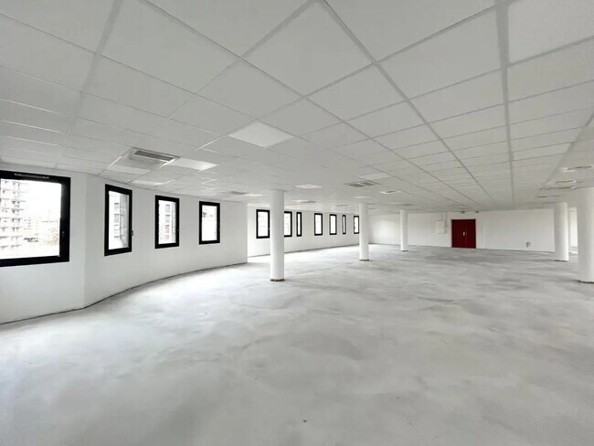 Plus de détails pour 63 Rue André Bollier, Lyon - Bureau à vendre