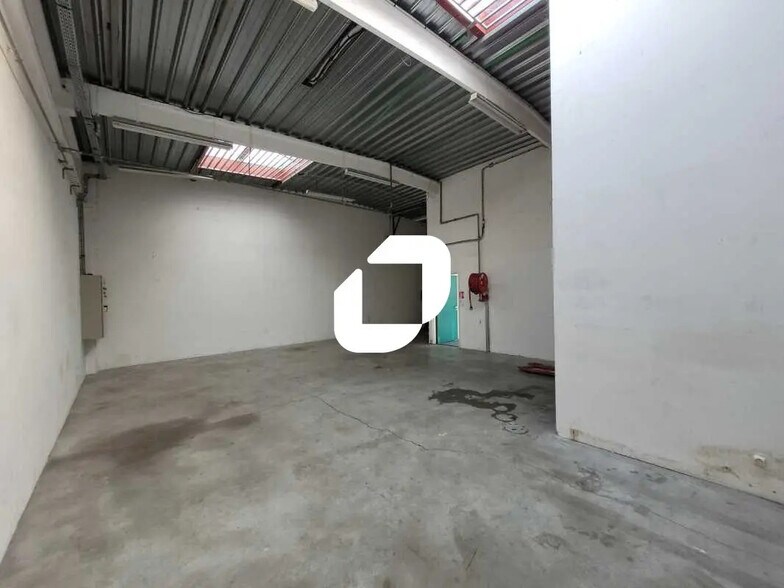 Local d’activités dans Bondoufle à louer - Photo de l’immeuble – Image 3 sur 8