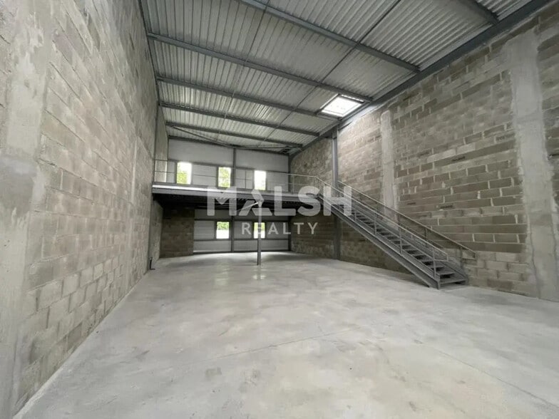 Local d'activités dans Saint-Genis-Laval à vendre - Photo intérieure – Image 2 sur 12