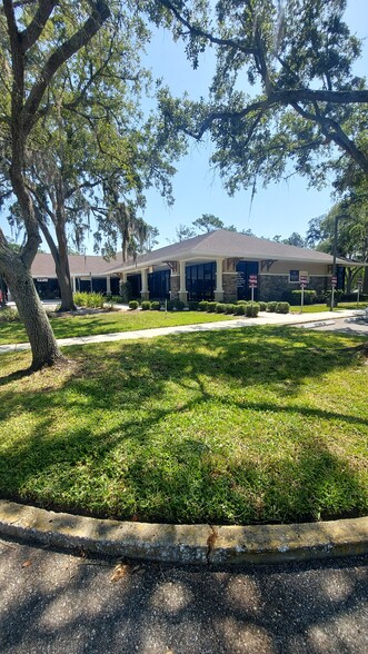 301 East Lake Woodlands Pkwy, Oldsmar, FL à louer - Photo de l’immeuble – Image 3 sur 12