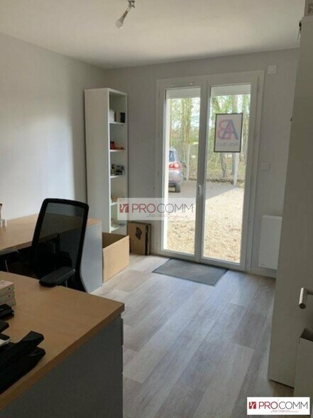 Bureau dans Nogent Le Phaye à louer - Photo intérieure – Image 3 sur 5