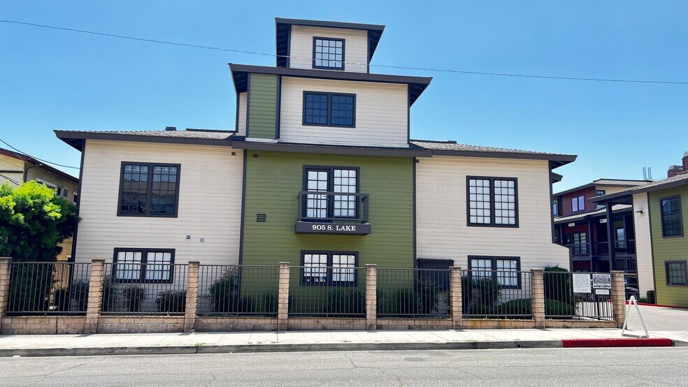 905 S Lake St, Burbank, CA à louer - Photo de l’immeuble – Image 2 sur 2