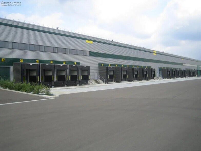Industriel/Logistique dans Longueil-Sainte-Marie à louer - Photo de l’immeuble – Image 3 sur 26