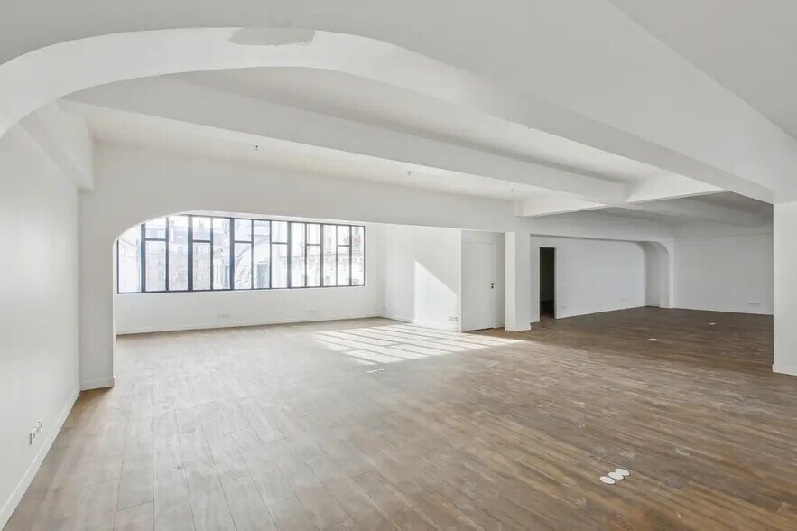 Bureau dans Paris à vendre - Photo de l’immeuble – Image 2 sur 10