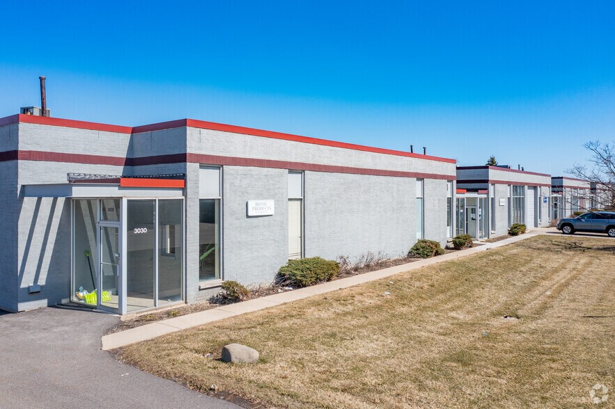 3000-3014 Commercial Ave, Northbrook, IL à louer - Photo de l’immeuble – Image 2 sur 4