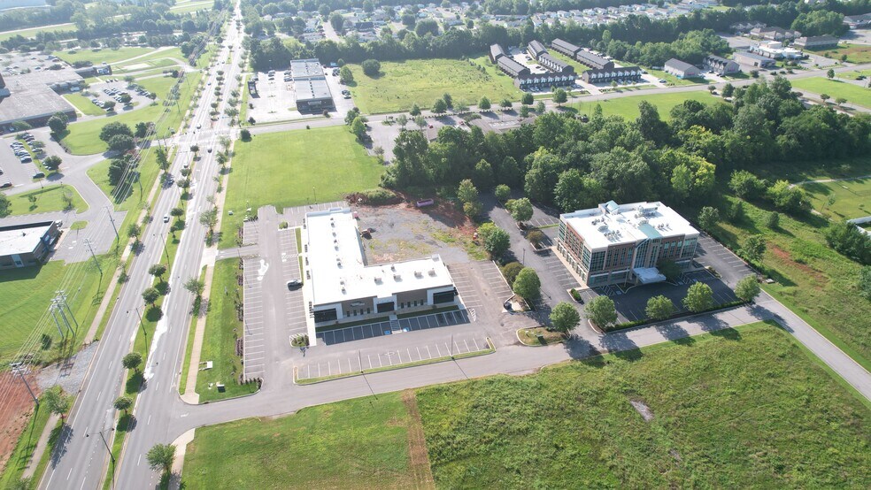 135 Chesapeake Ln, Clarksville, TN à louer - Photo de l’immeuble – Image 2 sur 16