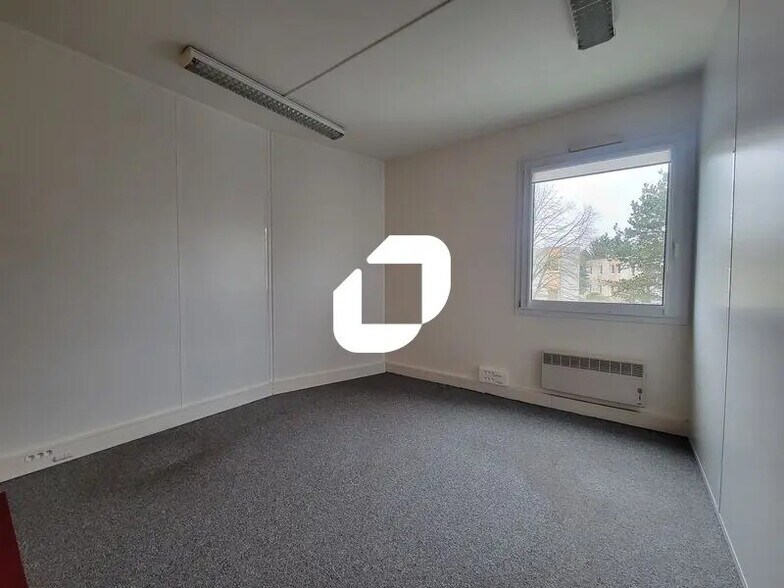 Bureau dans Champlan à louer - Photo intérieure – Image 3 sur 10