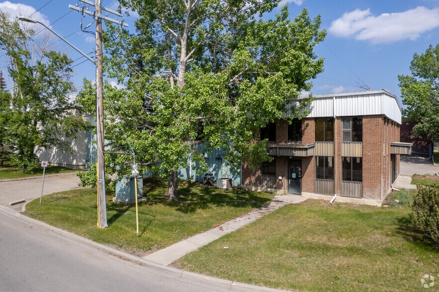 4710 78th Ave SE, Calgary, AB à vendre - Photo de l’immeuble – Image 2 sur 5