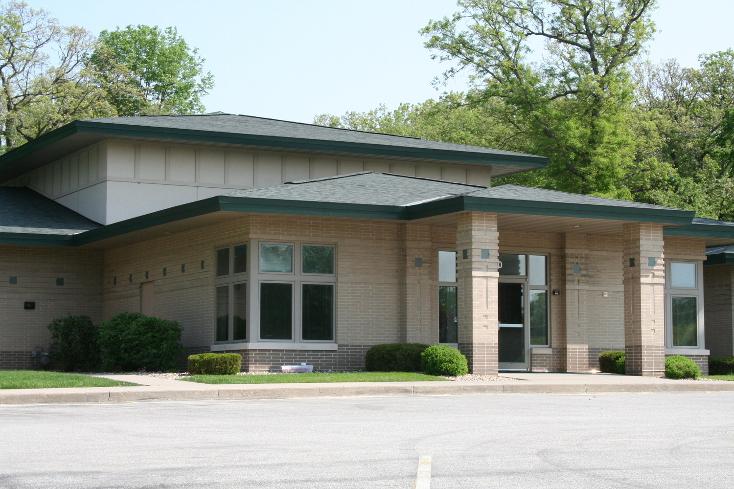 4650 42nd St NE, Cedar Rapids, IA à vendre Photo de l’immeuble– Image 1 sur 7