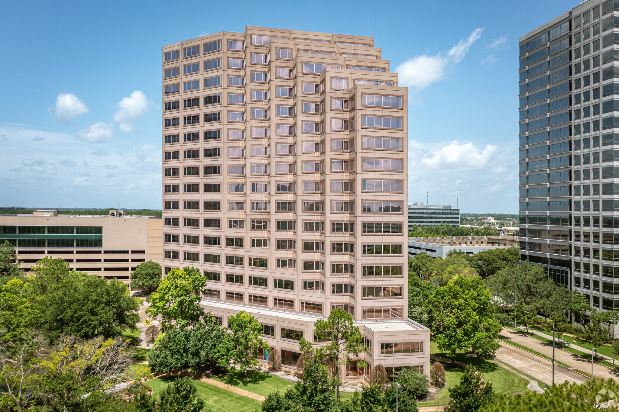 580 Westlake Park Blvd, Houston, TX à louer Photo principale– Image 1 sur 19