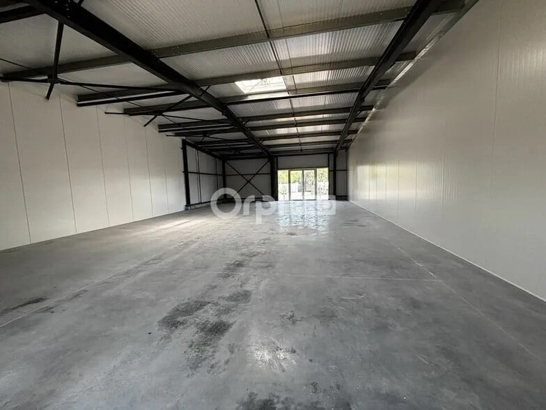 Local commercial dans Belz à louer - Photo de l’immeuble – Image 2 sur 3