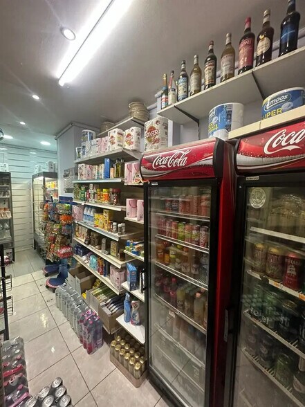 Local commercial dans Paris à louer - Photo de l’immeuble – Image 2 sur 4