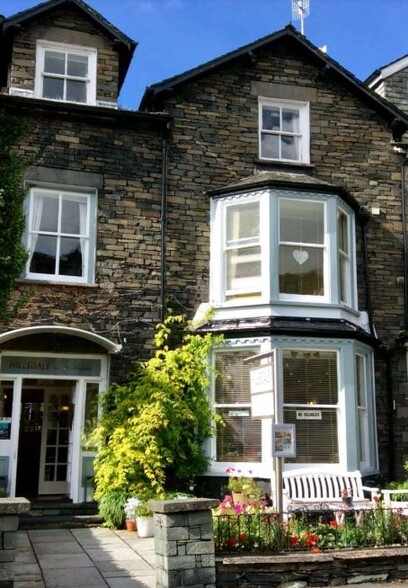 2 Compston Rd, Ambleside à vendre - Photo principale – Image 1 sur 1