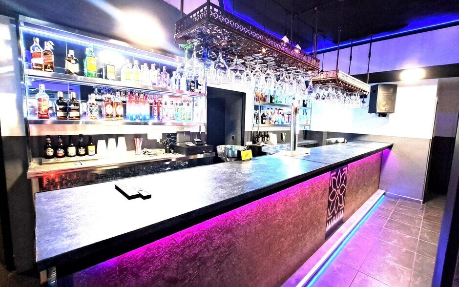 Local commercial dans València, Valencia à vendre - Photo de l’immeuble – Image 3 sur 28