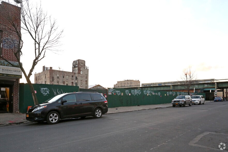 3-50 St. Nicholas Ave, Ridgewood, NY à louer - Photo de l’immeuble – Image 3 sur 18