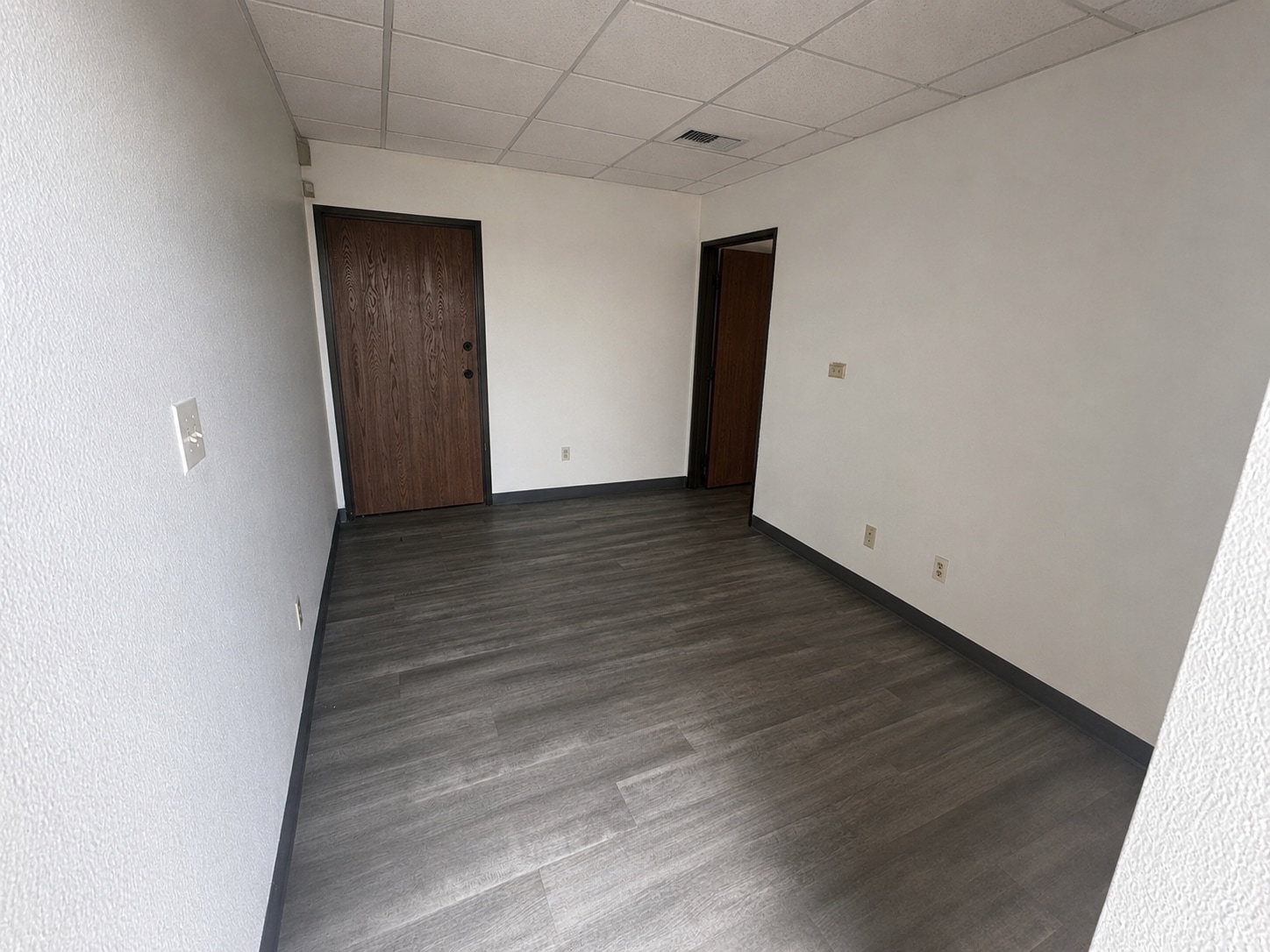 15500 Erwin St, Van Nuys, CA à louer Photo intérieure– Image 1 sur 6
