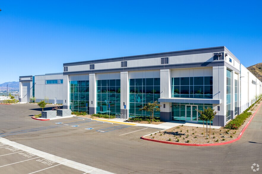 29040 Avenue Valley View, Valencia, CA à louer - Photo principale – Image 1 sur 7