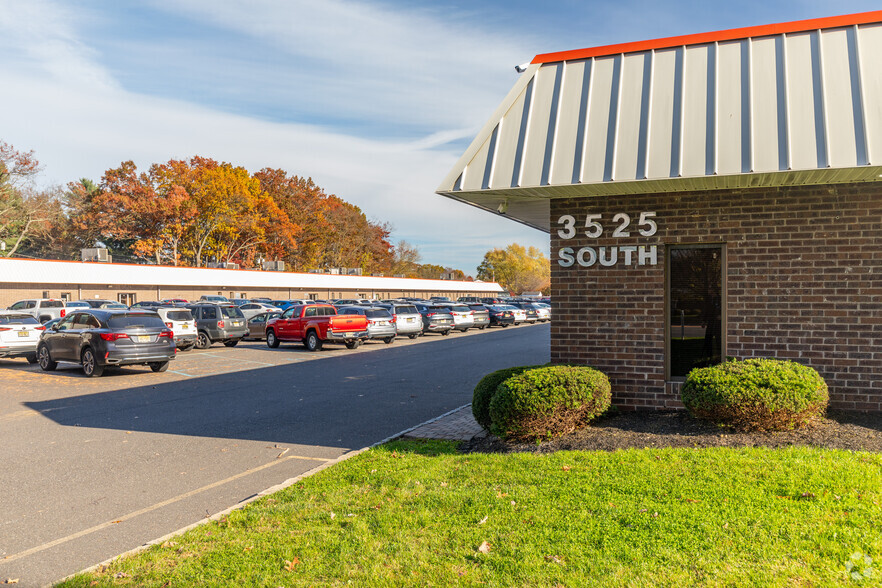 3525 Quakerbridge Rd, Hamilton, NJ à louer - Photo de l’immeuble – Image 3 sur 14