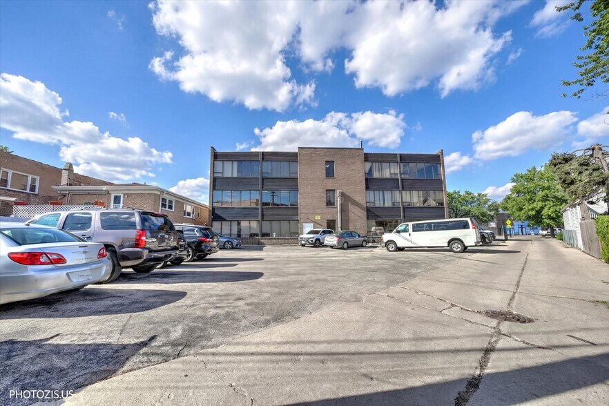 5097 N Elston Ave, Chicago, IL à vendre - Photo de l’immeuble – Image 2 sur 35