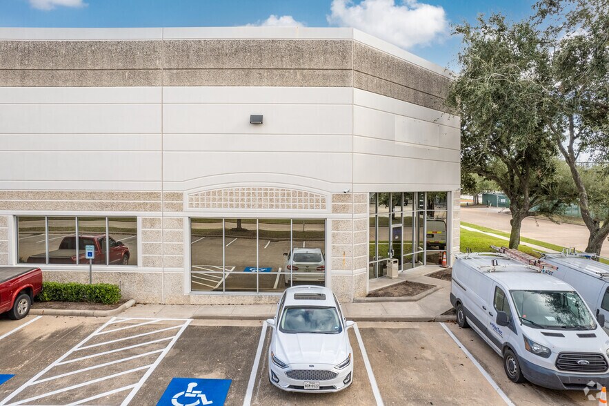 15904-15920 International Plaza Dr, Houston, TX à louer - Photo principale – Image 1 sur 8