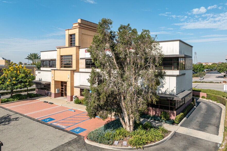 8047 Day Creek Blvd, Rancho Cucamonga, CA à louer - Photo de l’immeuble – Image 2 sur 4