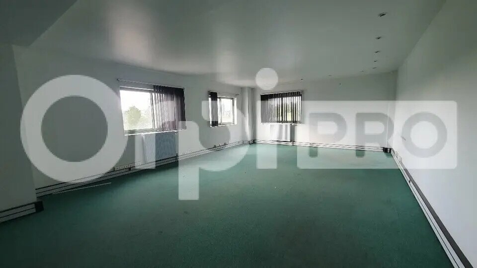 Bureau dans Gretz-Armainvilliers à louer - Photo intérieure – Image 3 sur 7