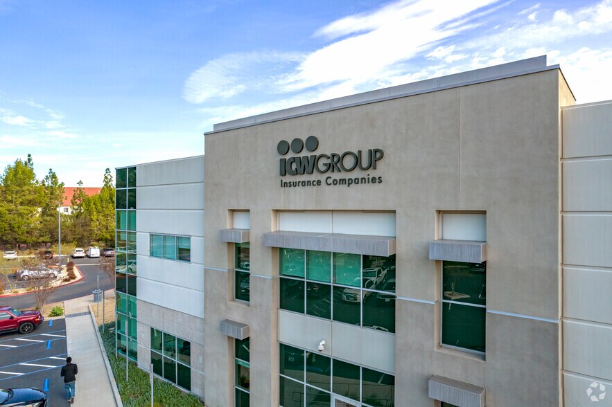 15025 Innovation Dr, San Diego, CA à louer - Photo de l’immeuble – Image 3 sur 7