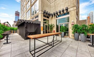 400 W 42nd St, New York, NY à louer Photo de l’immeuble– Image 2 sur 5