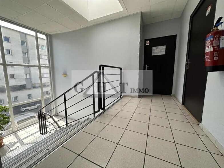 Bureau dans Bonneuil-sur-Marne à louer - Photo de l’immeuble – Image 1 sur 4