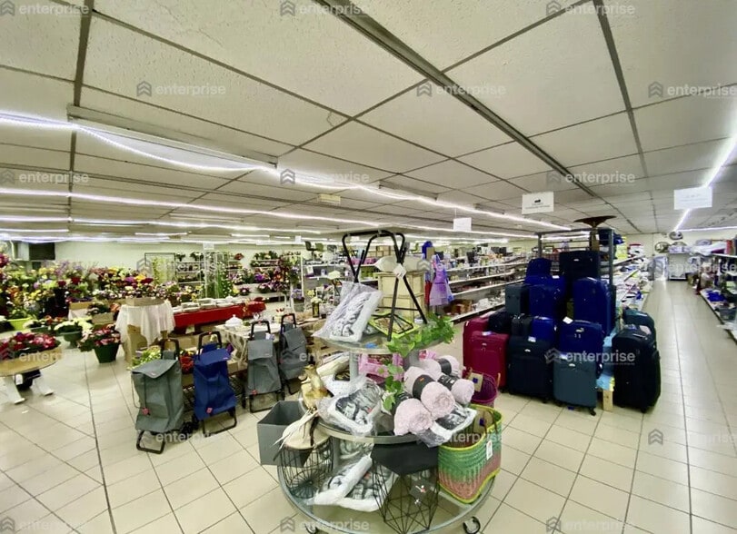 Local commercial dans Saint-Quentin à louer - Photo intérieure – Image 2 sur 2