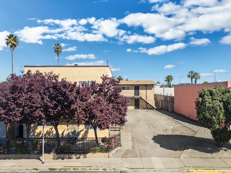 2215 Dover Ave, San Pablo, CA à vendre - Photo de l’immeuble – Image 3 sur 13