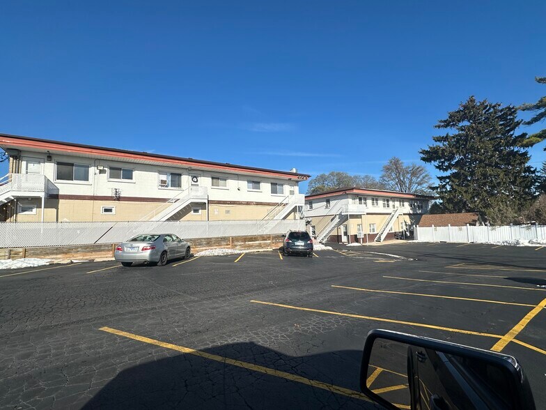 1039 Sheridan Rd, Winthrop Harbor, IL à vendre - Photo de l’immeuble – Image 3 sur 27