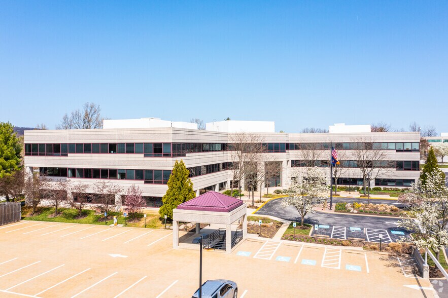 1000 Westlakes Dr, Berwyn, PA à louer - Photo de l’immeuble – Image 2 sur 4