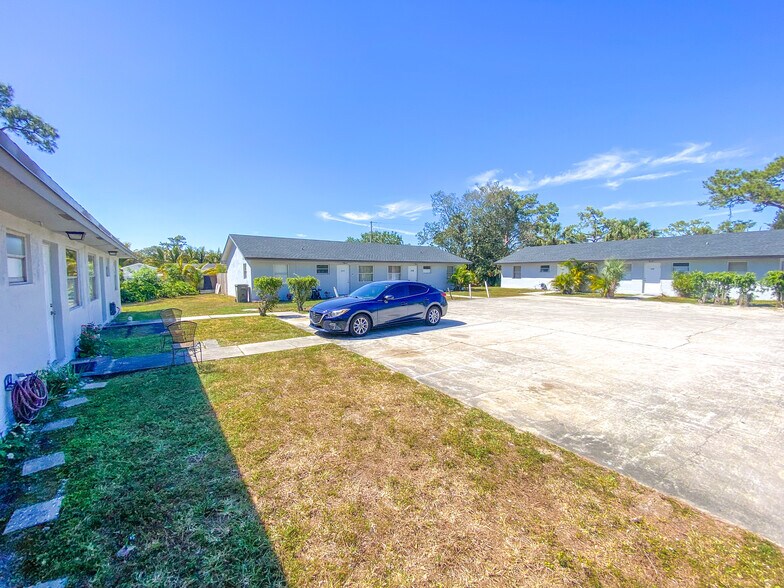 733 Neil Rd, West Palm Beach, FL à vendre - Photo de l’immeuble – Image 1 sur 12