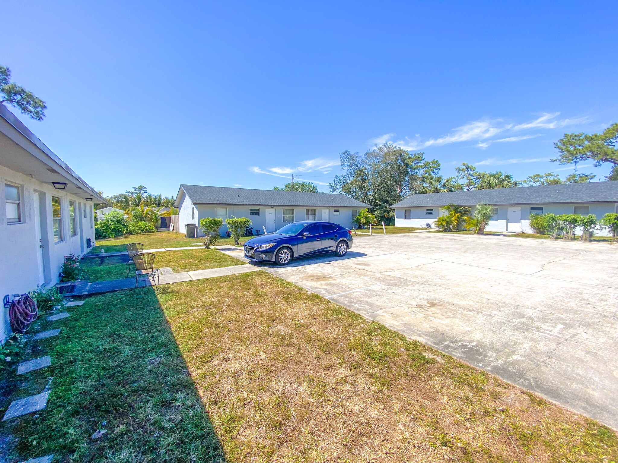 733 Neil Rd, West Palm Beach, FL à vendre Photo de l’immeuble– Image 1 sur 13