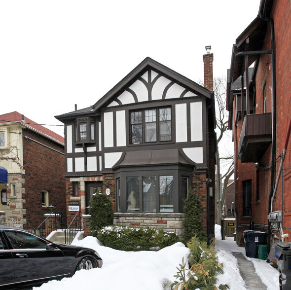 33 Madison Ave, Toronto, ON à vendre - Photo de l’immeuble – Image 2 sur 2