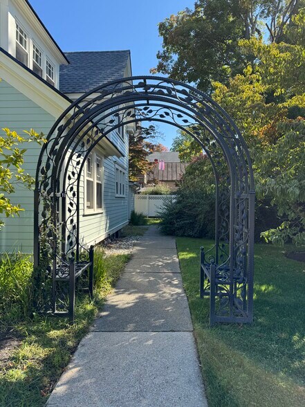 160 Church St, Millbrook, NY à louer - Photo de l’immeuble – Image 3 sur 9