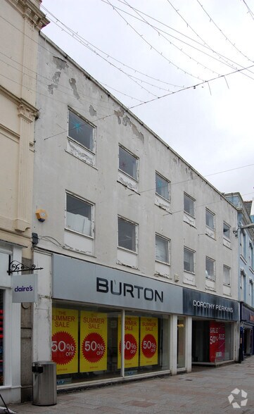 24-26 Fore St, St Austell à vendre - Photo principale – Image 1 sur 4