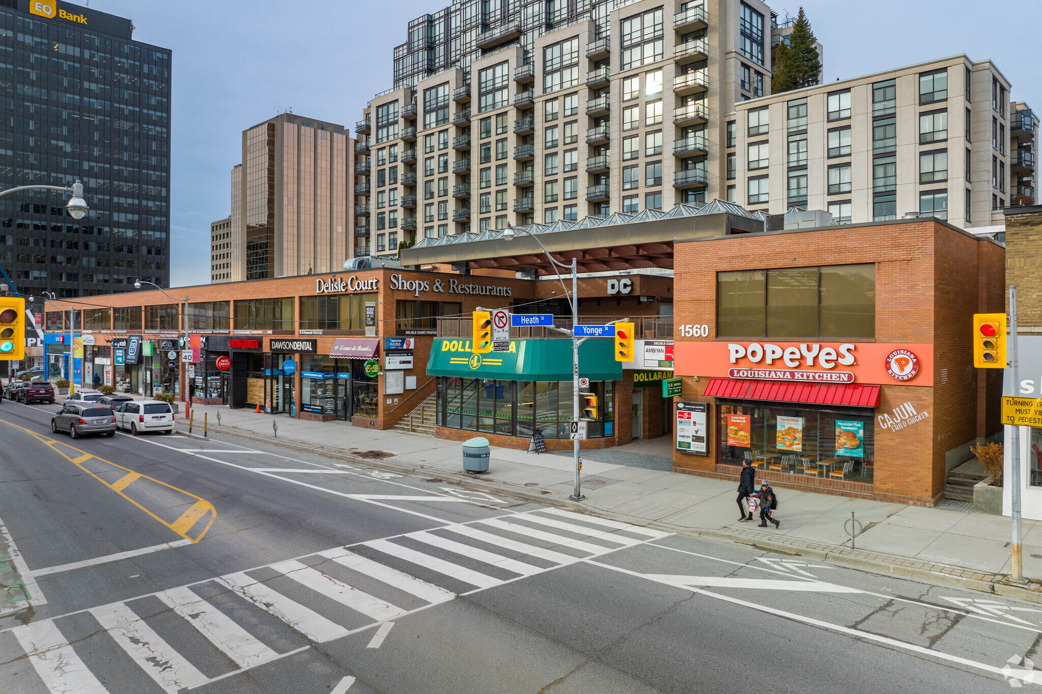 1560 Yonge St, Toronto, ON à louer Photo de l’immeuble– Image 1 sur 6