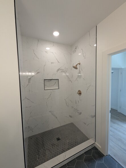 80 Amos Cir, Lafayette, TN à vendre - Photo intérieure – Image 2 sur 5